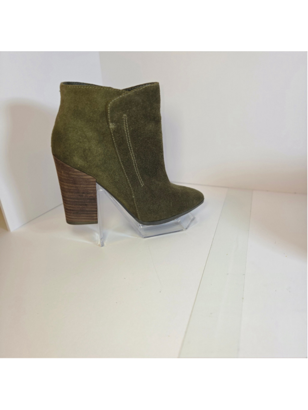 Women's Guess Olive Suede Ankle Boots Size 9
